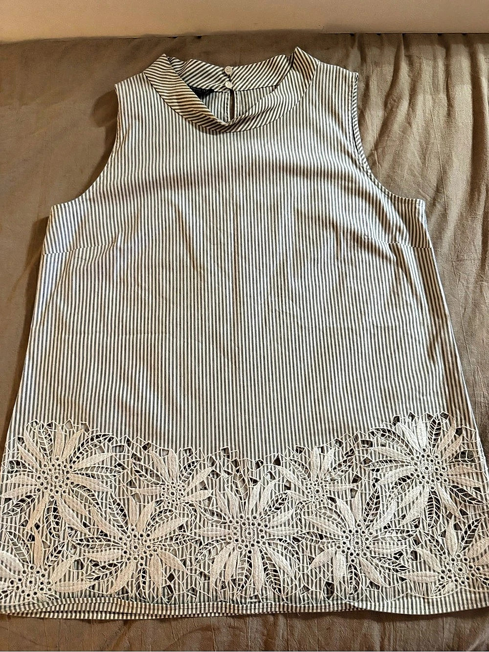 Lafayette 148 New York Striped Eyelet Hem Tank in Blue/Grey & White Size Small